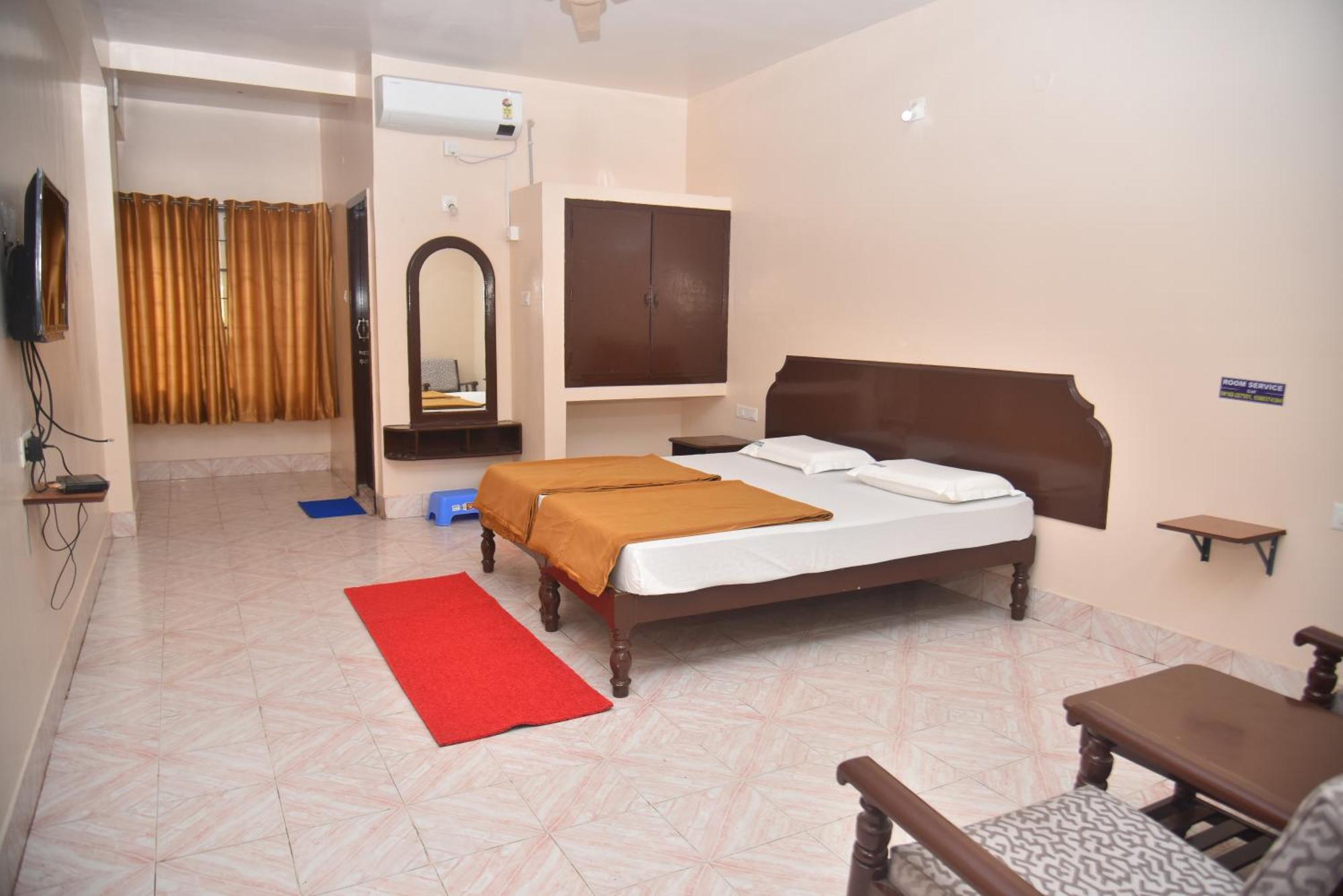 Arihanth Deluxe Lodge Shivamogga Exteriör bild